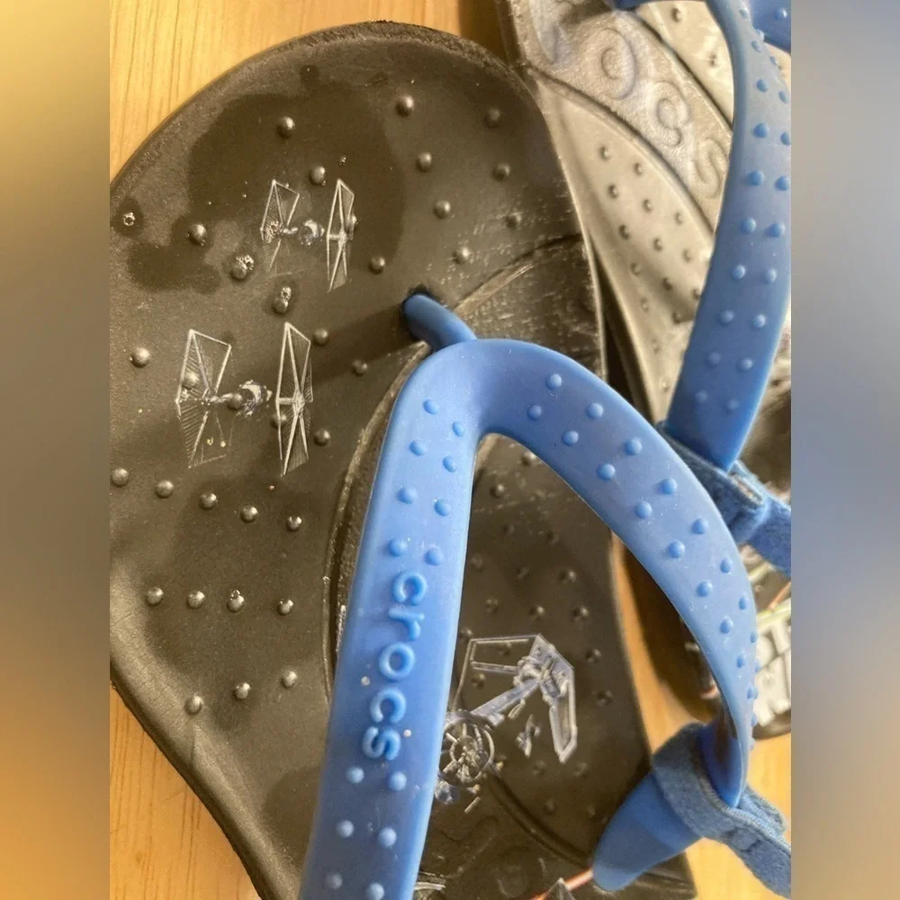 4/$25 Crocs Star Wars thong flip flops in size C 10/11. Super cute. GUC